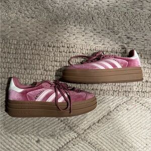 Women’s adidas gazelle, pink velvet with Brown Platform